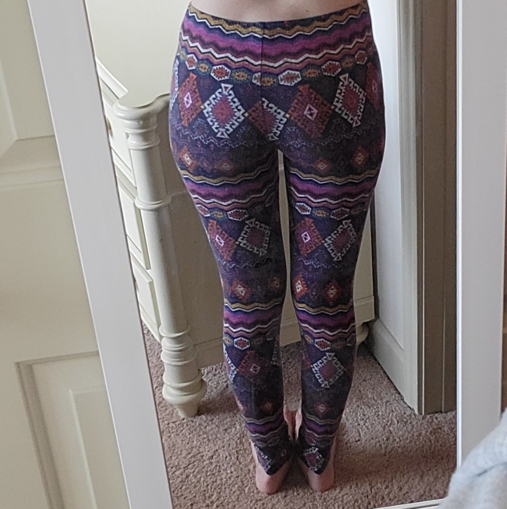 Aztec Patterned Leggings - Picture 3 of 5